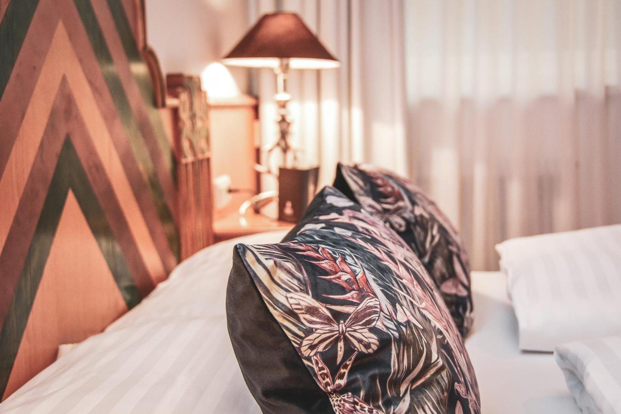 Q! Hotel Maria Theresia Kitzbuhel Room photo